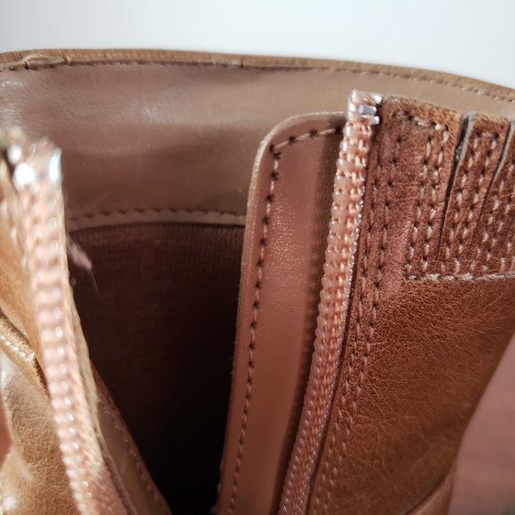 Disney Simba Boots Faux Leather Light Up SmartFit Non Marking Sole Size 5 Kids - Picture 6 of 8